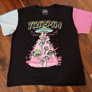 The Young & Wild Trippin Mushrooms Graphic T-Shirt Black / Pink Size 2XL